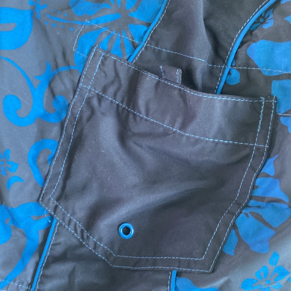 Blue and navy hibiscus print swimming trunks - Picture 6 of 15